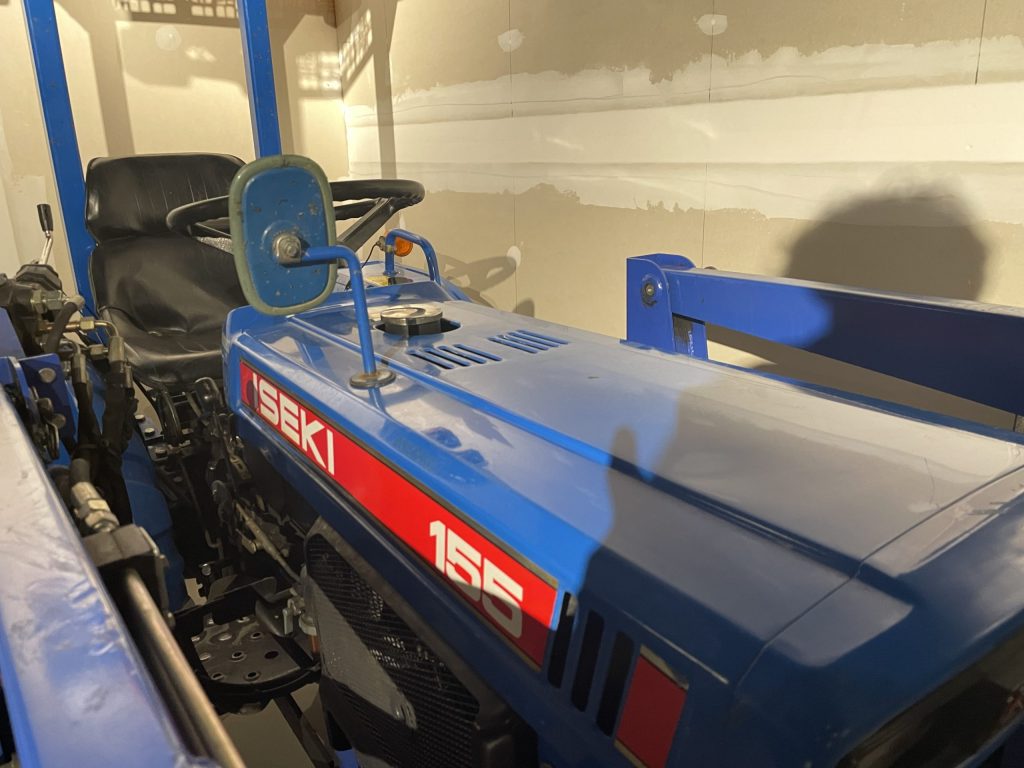 Iseki tractor reviseren – Hoe spuit / verf ik mijn tractor in de juiste kleuren?